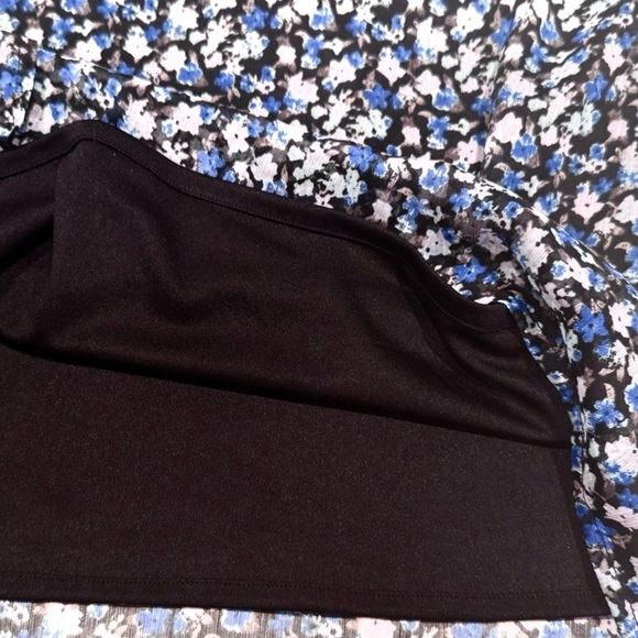 Vero Moda Black and Blue Short Sleeve Floral Dress with Lace Women’s Size M NWT - Picture 4 of 10